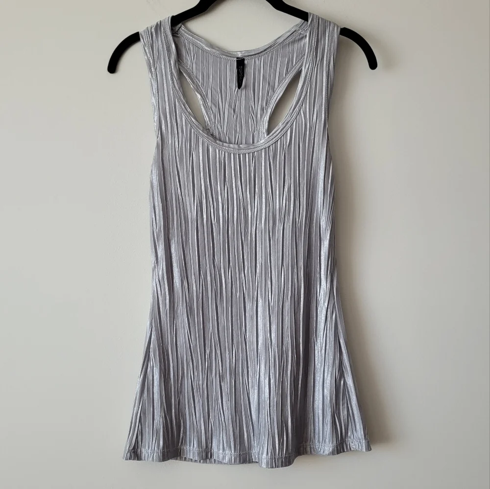 TOPSHOP Silver Pleated Racerback Tank - Picture 2 of 11